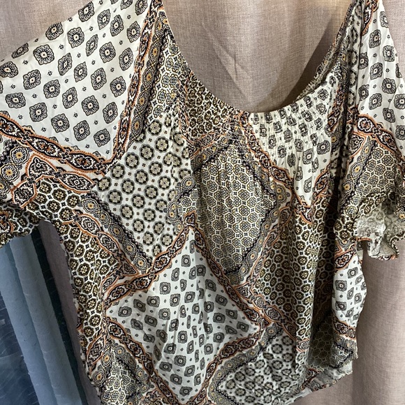 Flowy off the shoulder top - Picture 2 of 3